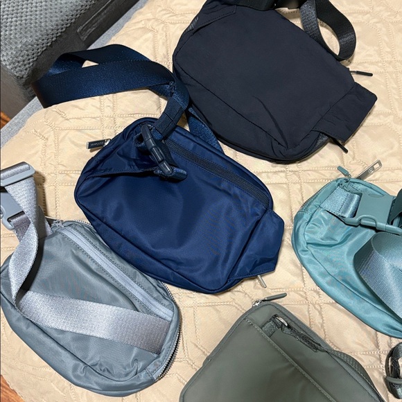 Set of FIVE Crossbody Bags in Black, Blue, Teal, and Gray - Picture 5 of 11